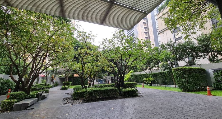 For rent 3 bedrooms condo in Khlong Toei, Bangkok