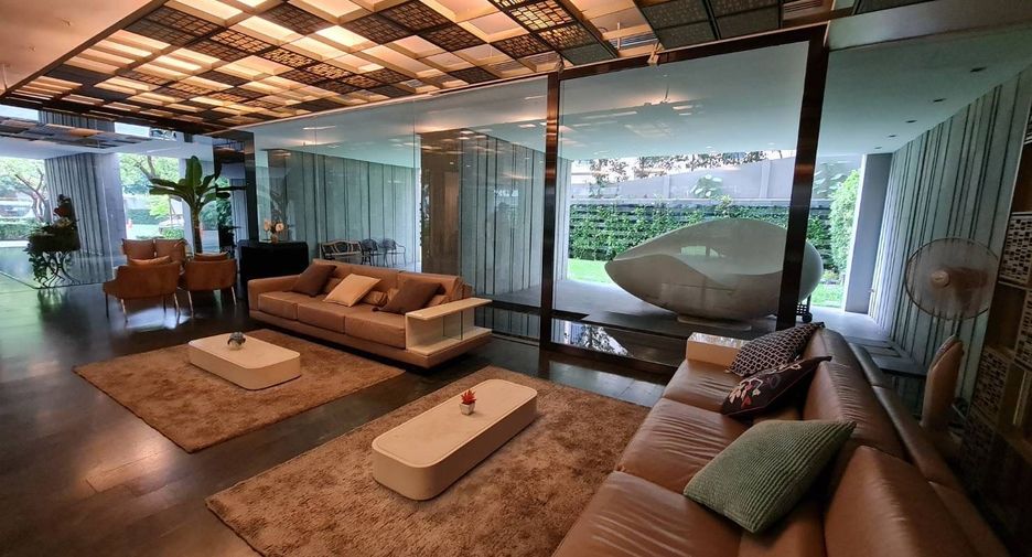 For rent 3 bedrooms condo in Khlong Toei, Bangkok