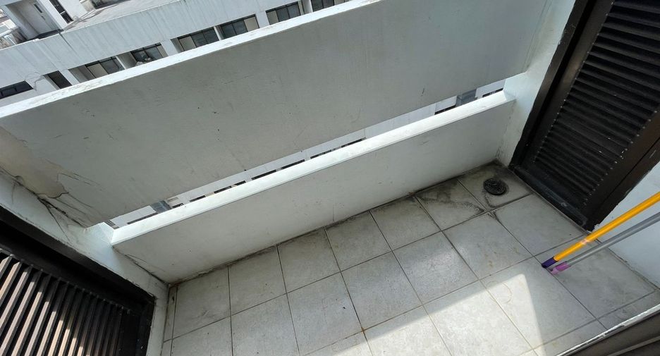 For rent 2 bedrooms apartment in Sathon, Bangkok