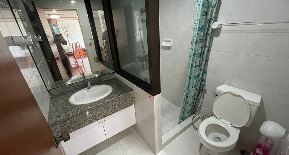 For rent 2 bedrooms apartment in Sathon, Bangkok