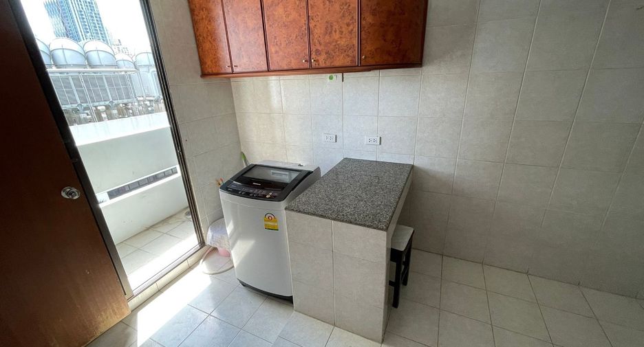 For rent 2 bedrooms apartment in Sathon, Bangkok
