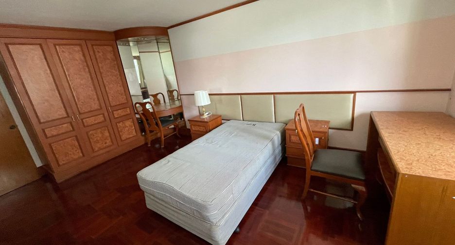 For rent 2 bedrooms apartment in Sathon, Bangkok