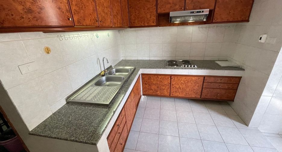 For rent 2 bedrooms apartment in Sathon, Bangkok