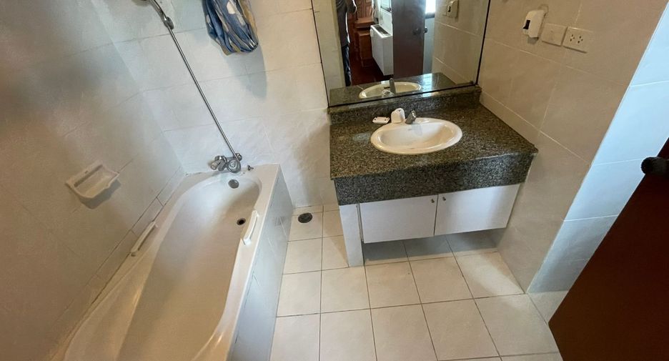 For rent 2 bedrooms apartment in Sathon, Bangkok