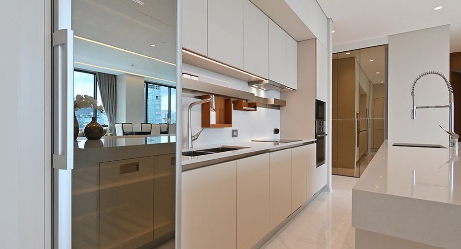 Wohnung zur Miete mit 4 Zimmer in Pathum Wan, Bangkok