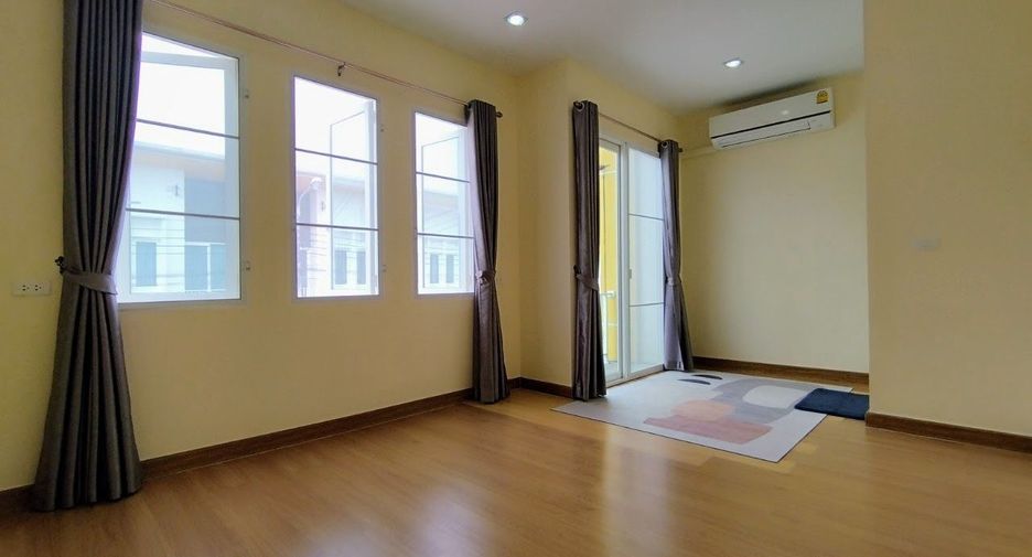 For rent and for sale 4 bed townhouse in Bang Phli, Samut Prakan