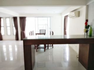 For rent 3 bedrooms house in Watthana, Bangkok