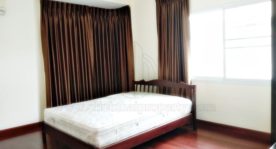 For rent 3 bedrooms house in Watthana, Bangkok