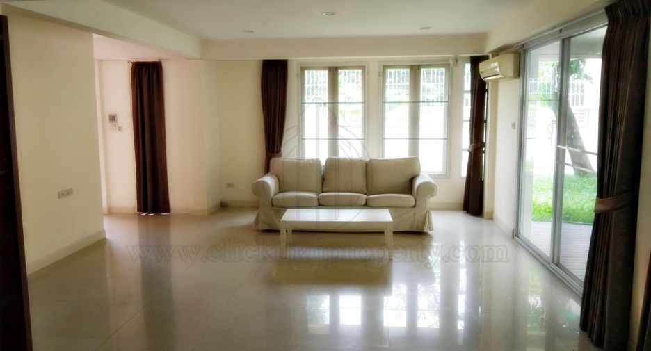 For rent 3 bedrooms house in Watthana, Bangkok