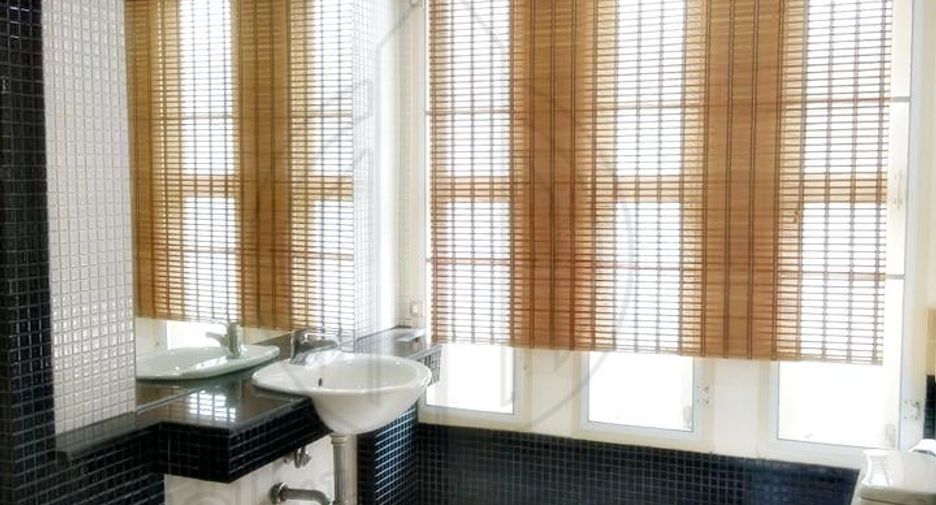 For rent 3 bedrooms house in Watthana, Bangkok