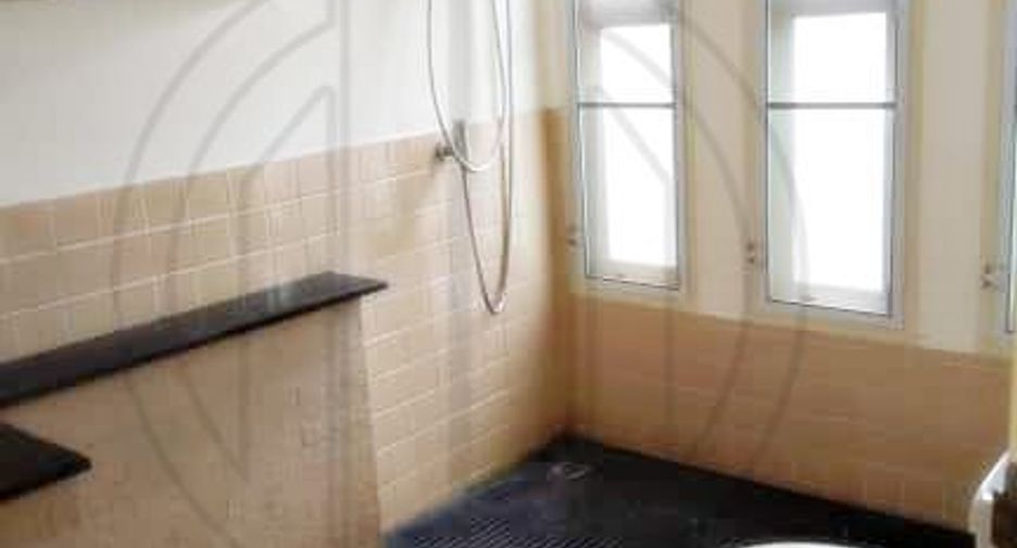 For rent 3 bedrooms house in Watthana, Bangkok