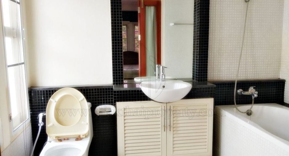For rent 3 bedrooms house in Watthana, Bangkok