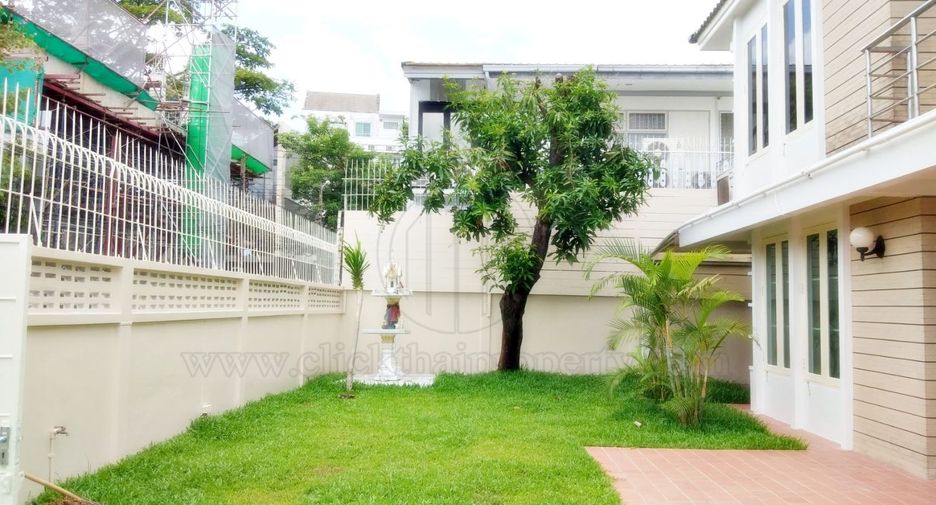 For rent 3 bedrooms house in Watthana, Bangkok