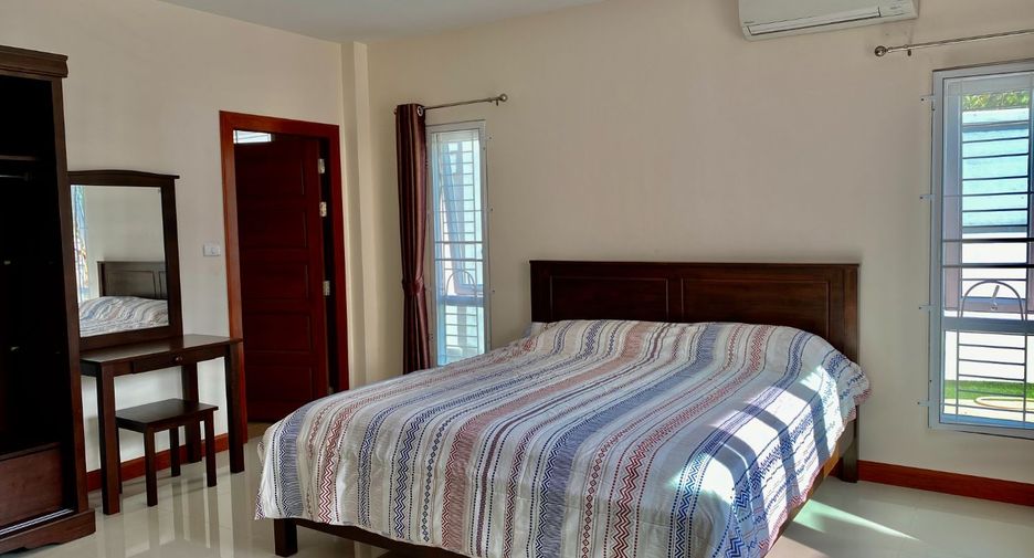 For rent 4 bedrooms villa in Bang Lamung, Chonburi