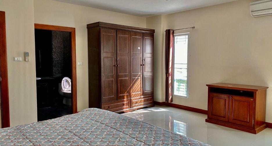For rent 4 bedrooms villa in Bang Lamung, Chonburi
