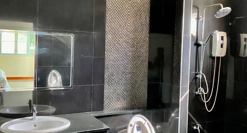 For rent 4 bedrooms villa in Bang Lamung, Chonburi