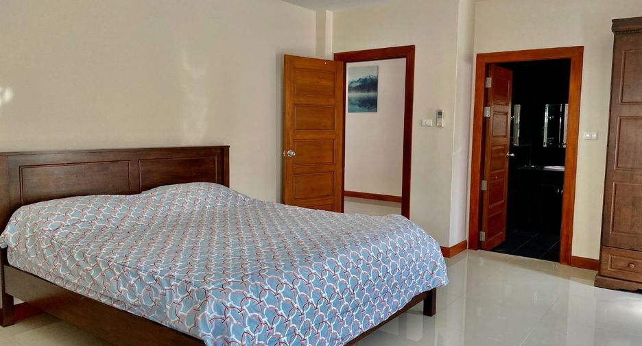 For rent 4 bedrooms villa in Bang Lamung, Chonburi