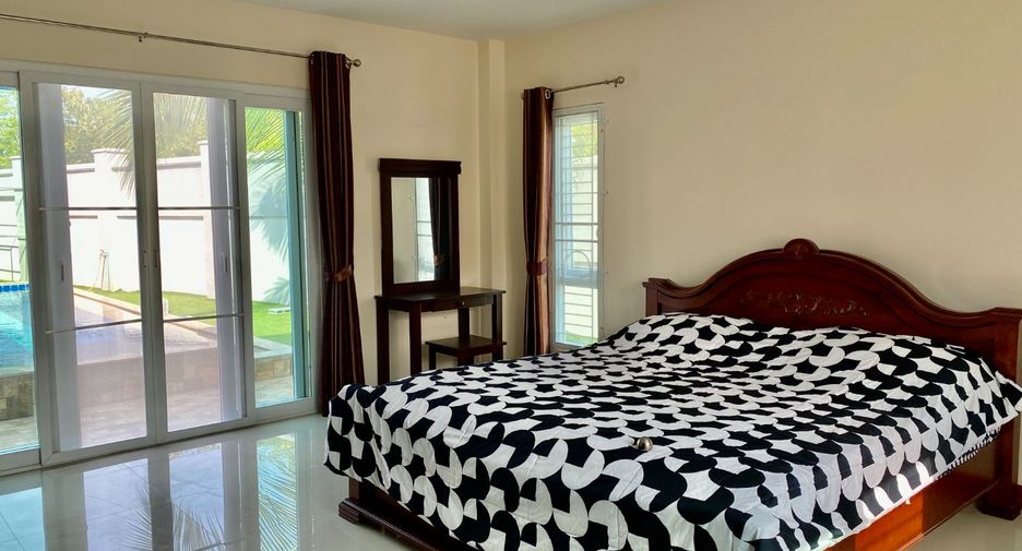 For rent 4 bedrooms villa in Bang Lamung, Chonburi