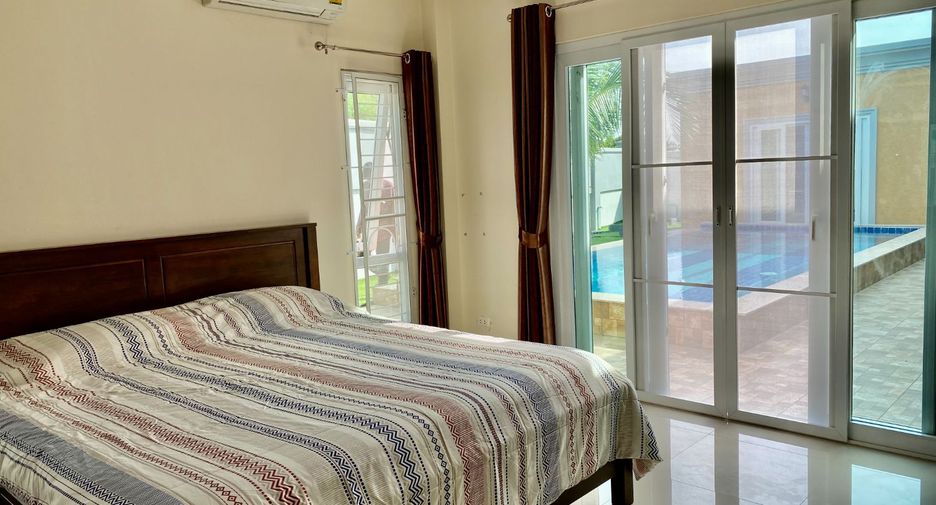 For rent 4 bedrooms villa in Bang Lamung, Chonburi