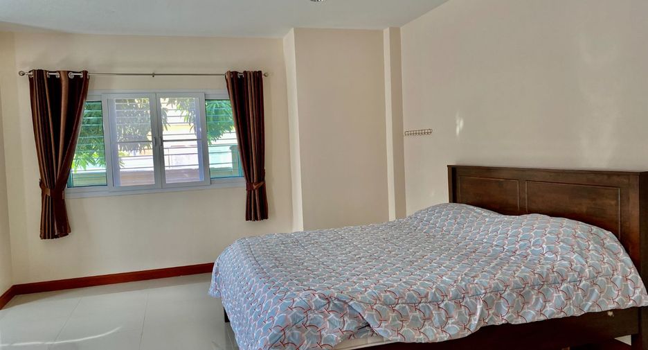 For rent 4 bedrooms villa in Bang Lamung, Chonburi
