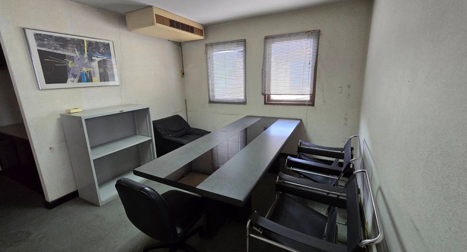 For sale office in Wang Thonglang, Bangkok