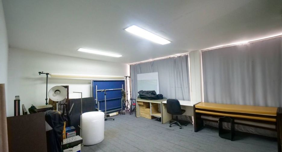 For sale office in Wang Thonglang, Bangkok