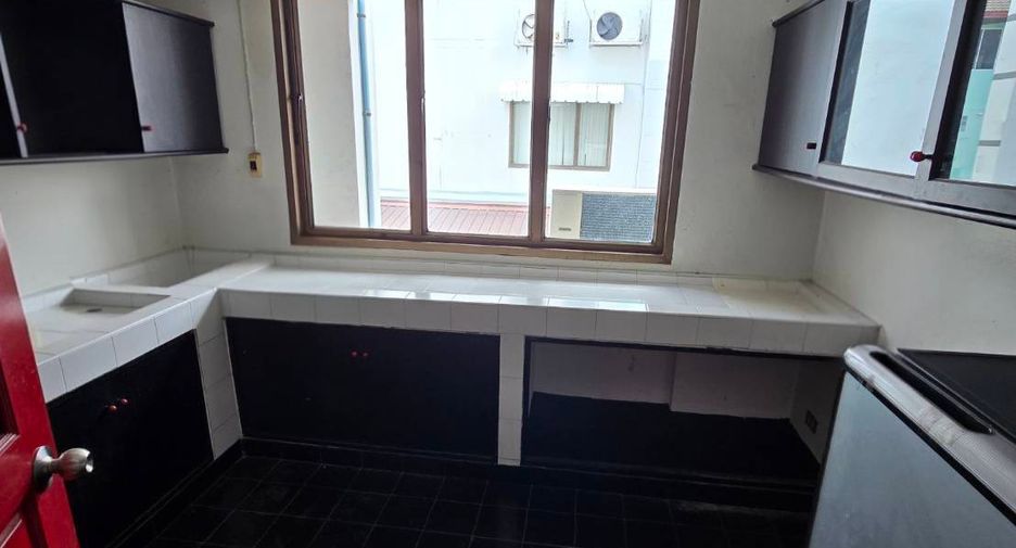 For sale office in Wang Thonglang, Bangkok