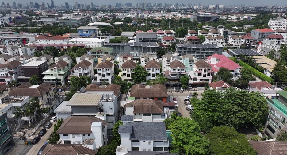 For sale office in Wang Thonglang, Bangkok