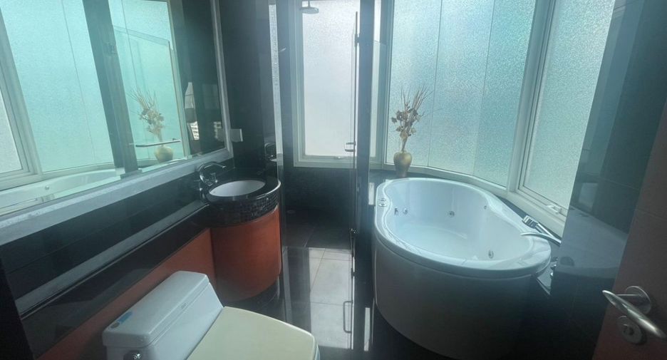 For sale 2 bedrooms condo in Sathon, Bangkok