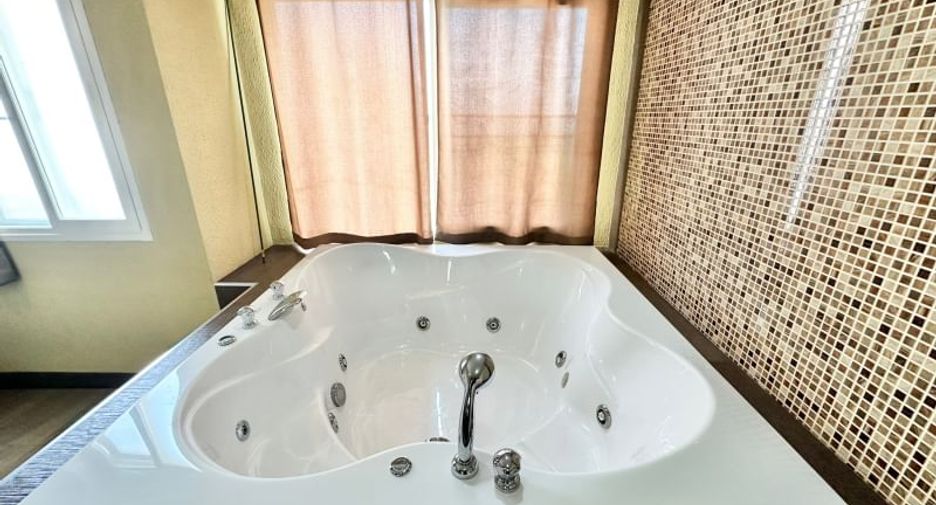 For rent 3 bedrooms house in Mueang Chon Buri, Chonburi
