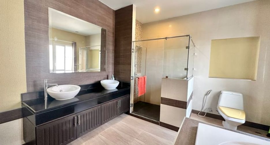 For rent 3 bedrooms house in Mueang Chon Buri, Chonburi