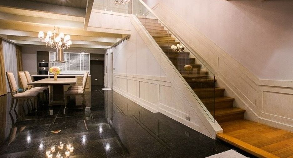 Condo en venta de 3 habitaciones en Khlong Toei, Bangkok