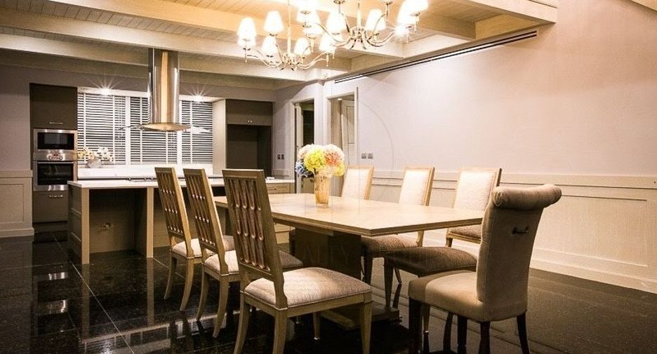 Condo en venta de 3 habitaciones en Khlong Toei, Bangkok