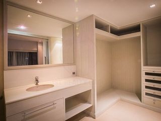 Продажа 3 спальни кондо в Кхлонг Тоеи, Бангкок