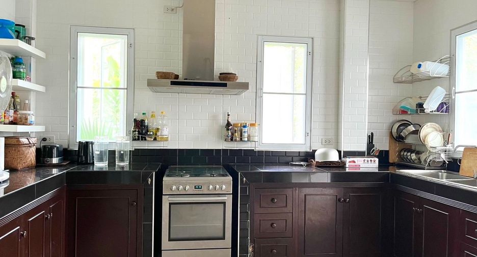 For rent and for sale 9 bedrooms retail Space in Mueang Krabi, Krabi