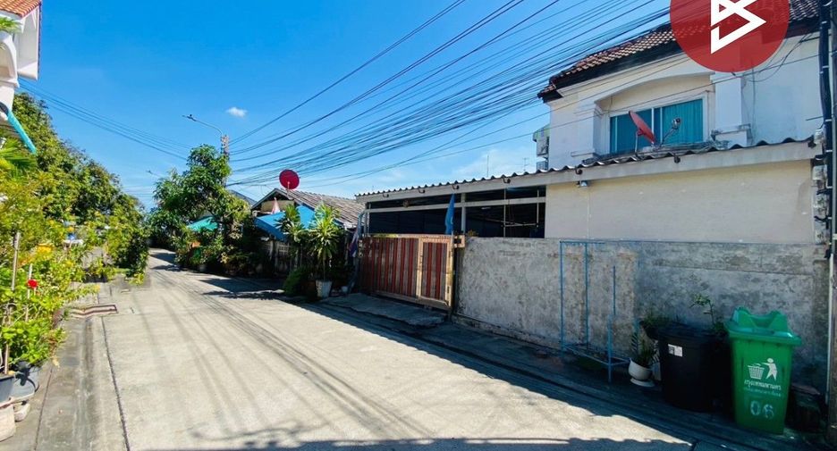 For sale 4 bed townhouse in Phra Khanong, Bangkok