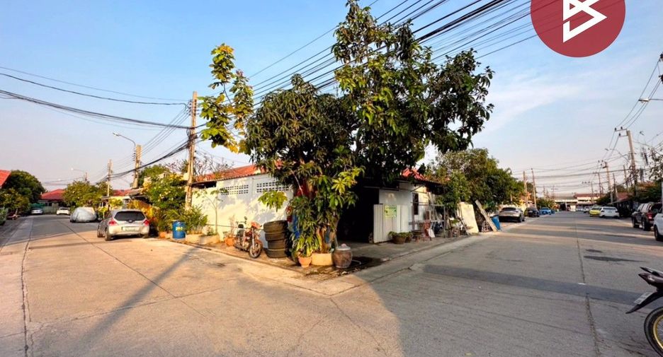 For sale 3 bed townhouse in Phra Samut Chedi, Samut Prakan