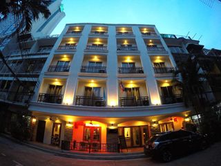 For sale 25 Beds hotel in Khlong Toei, Bangkok