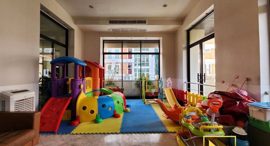 Wohnung zur Miete mit 3 Zimmer in Watthana, Bangkok