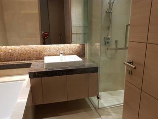 Продажа 2 спальни кондо в Щаттхана, Бангкок