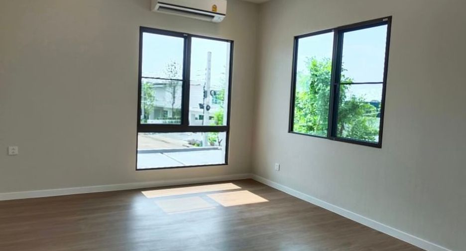Casa en alquiler de 4 habitaciones en Bang Phli, Samut Prakan