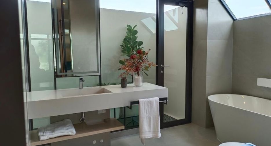 Casa en alquiler de 4 habitaciones en Bang Phli, Samut Prakan