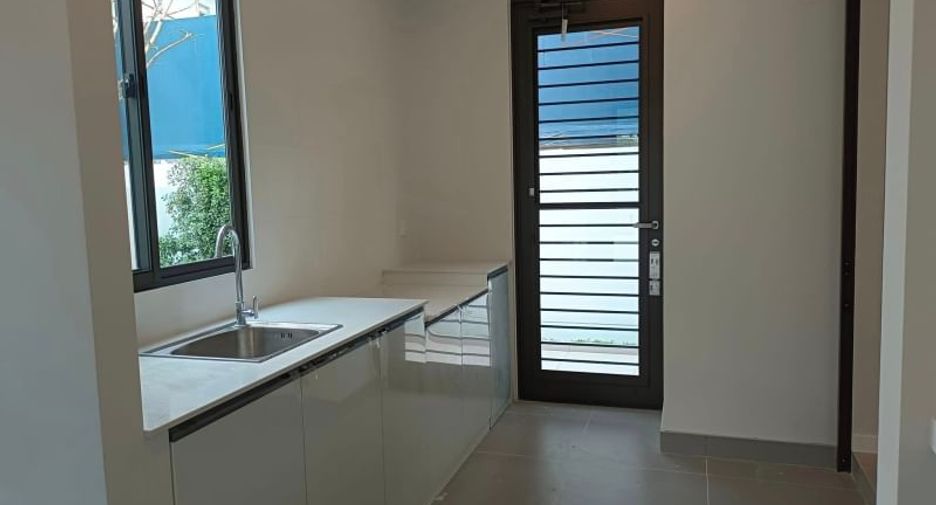 Casa en alquiler de 4 habitaciones en Bang Phli, Samut Prakan