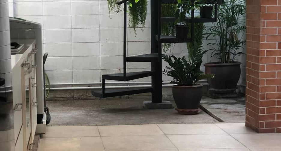 Casa en alquiler de 5 habitaciones en Suan Luang, Bangkok