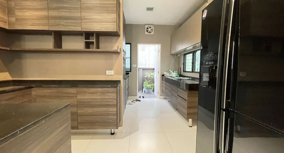 Haus zur Miete und zum Kauf mit 4 Zimmer in Bang Phli, Samut Prakan