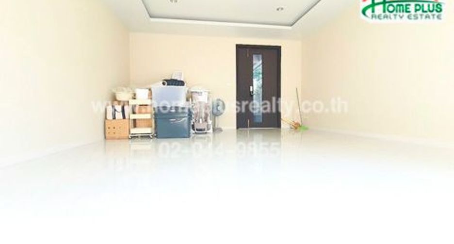 For sale 3 bedrooms house in Lak Si, Bangkok