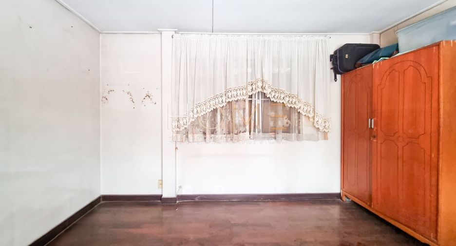 For sale 4 bedrooms house in Saphan Sung, Bangkok