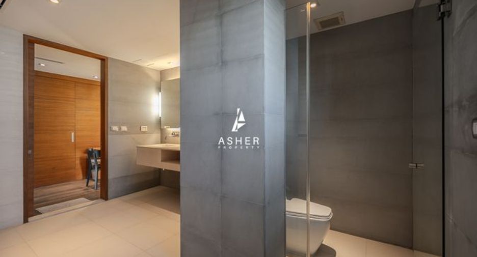 For rent 3 bedrooms condo in Khlong Toei, Bangkok