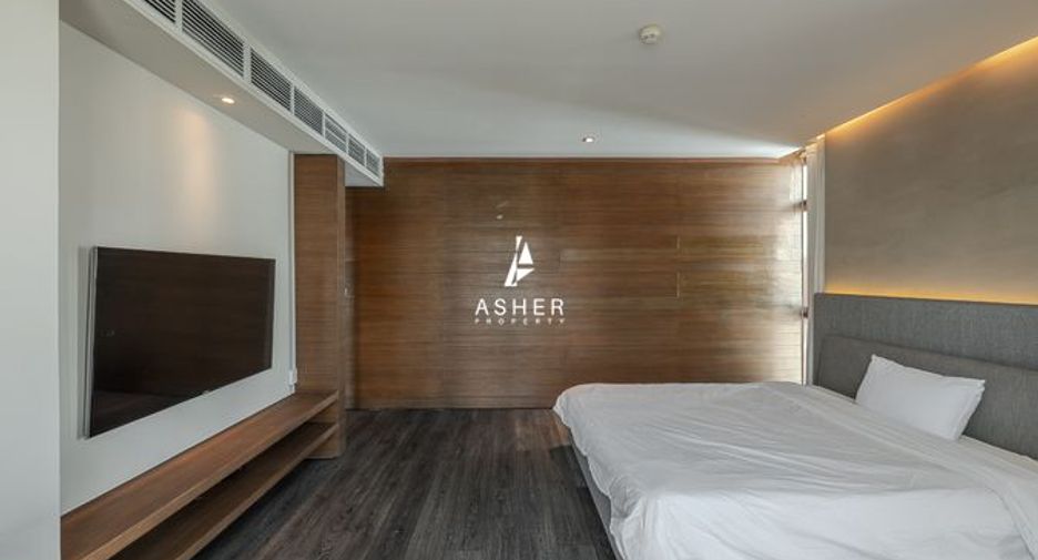 For rent 3 bedrooms condo in Khlong Toei, Bangkok
