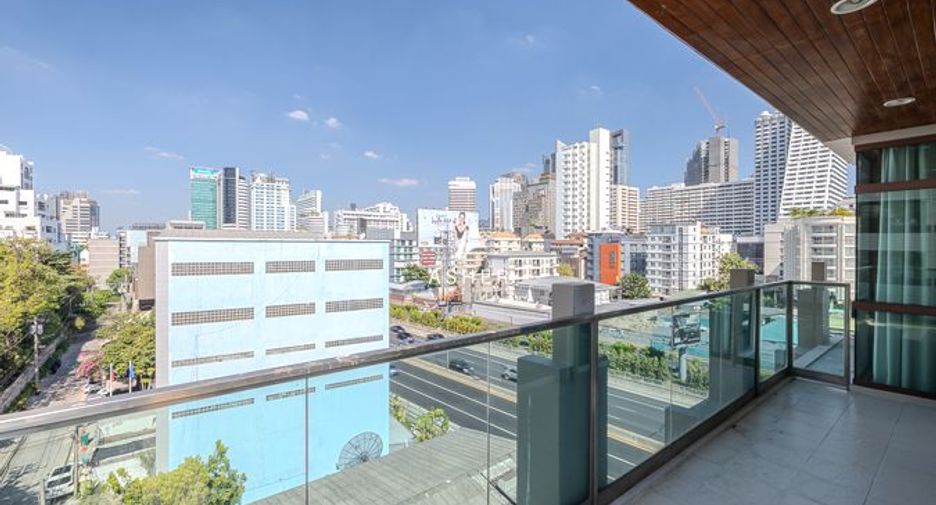 For rent 3 bedrooms condo in Khlong Toei, Bangkok